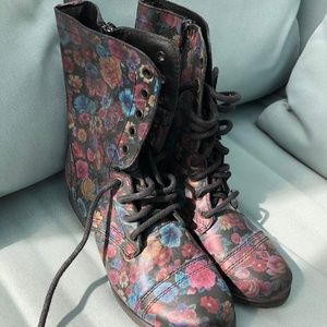 New Steve Madden Troopa boots size 7